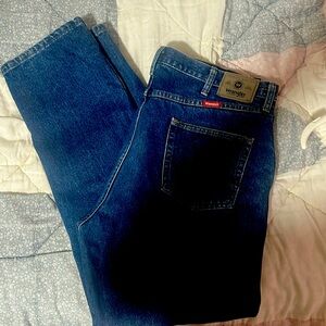 Men’s 40x32 5 pocket jeans.